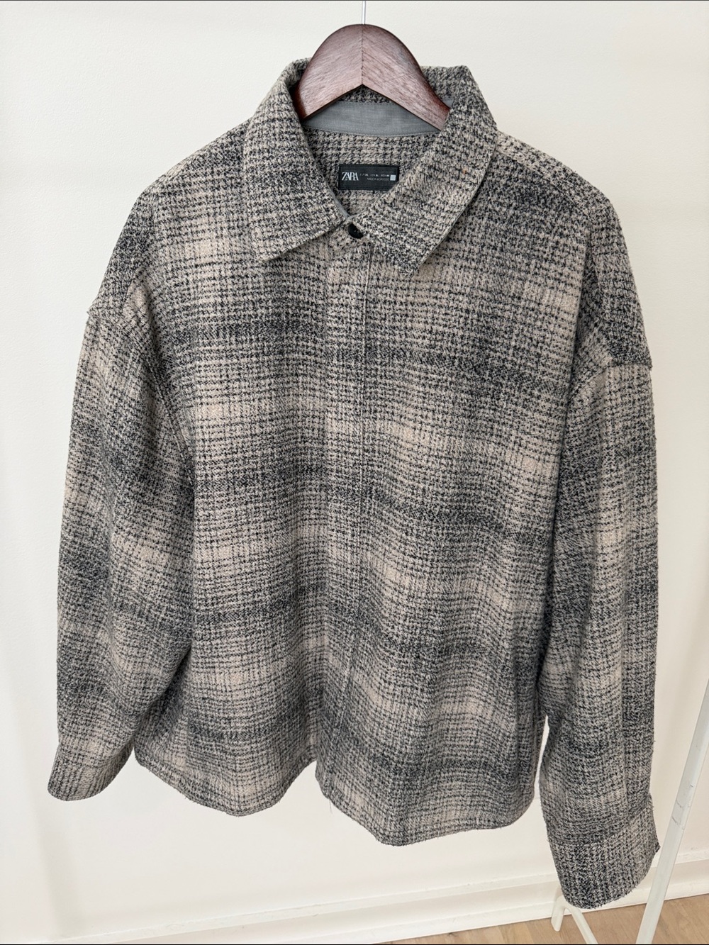 Zara Neutral Plaid Lightweight Shirt Jacket in Beige and Black